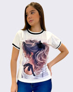 MENINA COM LAÇO - T-SHIRT PREMIUM