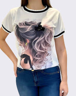 MENINA COM LAÇO - T-SHIRT PREMIUM